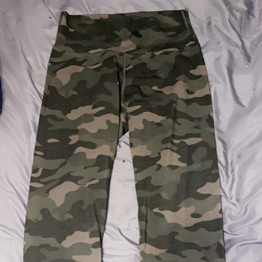 Camo leggings brand new never worn